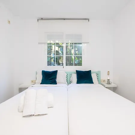 Luxury By Aora Apartment