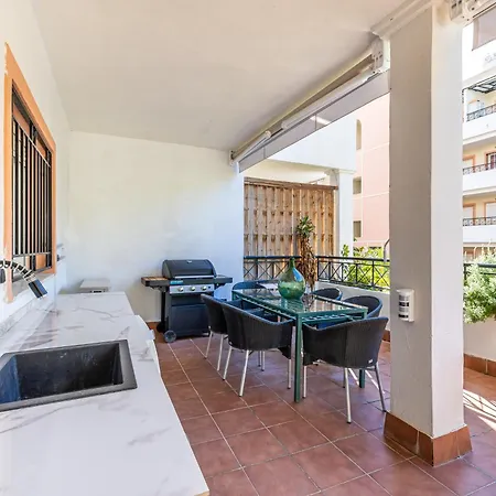 Luxury By Aora Apartment